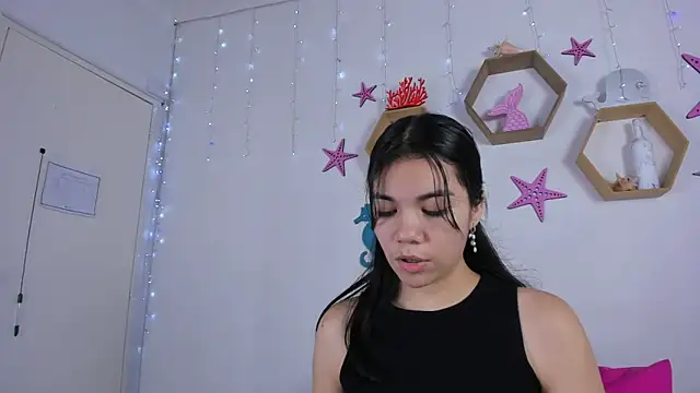 Snapshot of Emiily_Parkerr chatting on February 18, 3:10 am Emiily Parkerr online show from February 18, 3:10 am