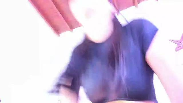 Snapshot of Emiily_Parkerr chatting on October 31, 2:56 am Emiily Parkerr online show from October 31, 2:56 am