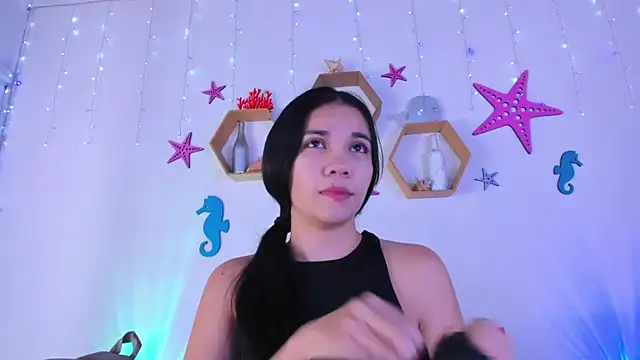 Snapshot of Emiily_Parkerr chatting on December 4, 3:05 am Emiily Parkerr online show from December 4, 3:05 am