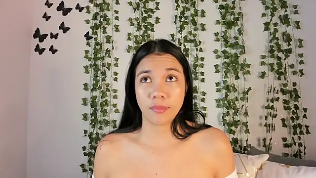 Snapshot of Emiily_Parkerr chatting on February 10, 2:59 am Emiily Parkerr online show from February 10, 2:59 am