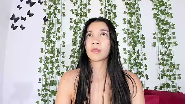 Snapshot of Emiily_Parkerr chatting on February 12, 3:01 am Emiily Parkerr online show from February 12, 3:01 am