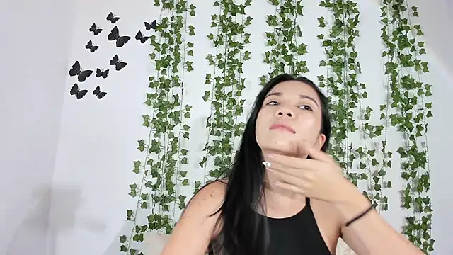 Snapshot of Emiily_Parkerr chatting on February 20, 3:03 am Emiily Parkerr online show from February 20, 3:03 am