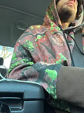 pantslesstraveler plt online show from December 21, 9:33 pm