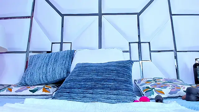 Snapshot of RileySweett chatting on February 21, 2:38 pm RileySweett online show from February 21, 2:38 pm