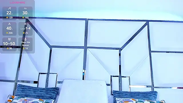 Snapshot of RileySweett chatting on February 24, 11:32 am RileySweett online show from February 24, 11:32 am