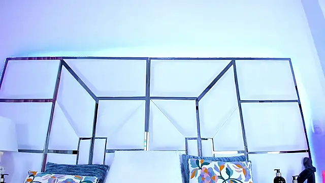 Snapshot of RileySweett chatting on February 25, 11:30 am RileySweett online show from February 25, 11:30 am