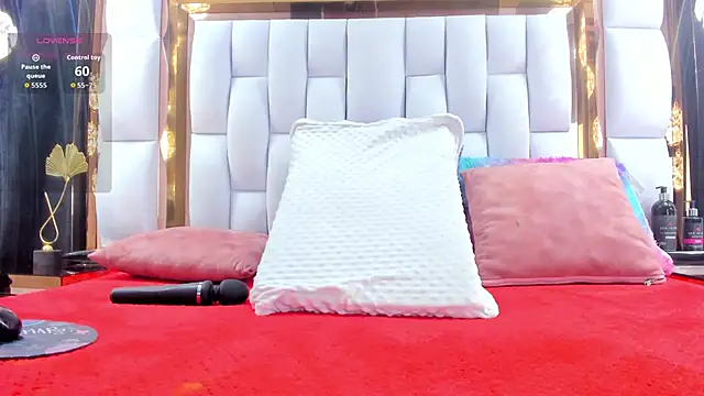 Snapshot of RileySweett chatting on September 15, 11:43 am RileySweett online show from September 15, 11:43 am