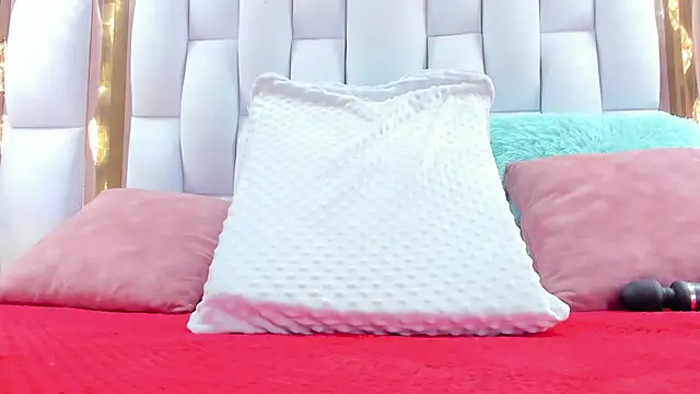 Snapshot of RileySweett chatting on October 8, 11:52 am RileySweett online show from October 8, 11:52 am