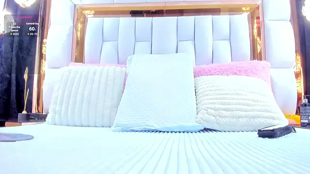 Snapshot of RileySweett chatting on November 8, 11:43 am RileySweett online show from November 8, 11:43 am