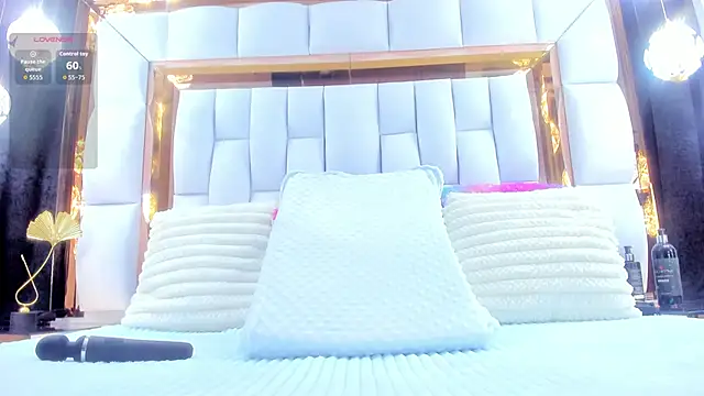 Snapshot of RileySweett chatting on November 14, 11:42 am RileySweett online show from November 14, 11:42 am