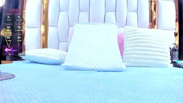 Snapshot of RileySweett chatting on November 20, 11:43 am RileySweett online show from November 20, 11:43 am