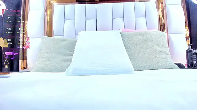 Snapshot of RileySweett chatting on January 9, 11:57 am RileySweett online show from January 9, 11:57 am