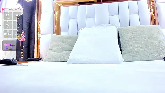 Snapshot of RileySweett chatting on January 14, 11:38 am RileySweett online show from January 14, 11:38 am