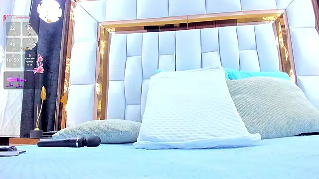 Snapshot of RileySweett chatting on February 3, 11:37 am RileySweett online show from February 3, 11:37 am