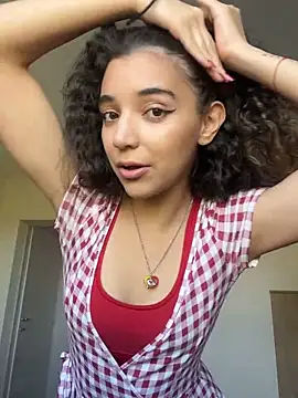 uniquerossie online show from November 5, 1:44 pm