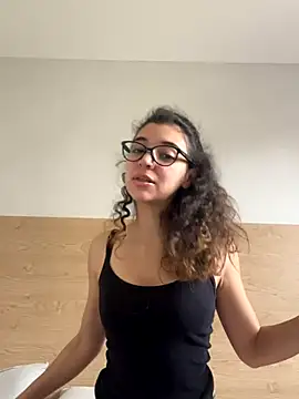 uniquerossie online show from November 7, 10:59 am