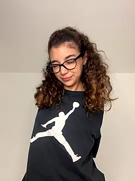 uniquerossie online show from January 9, 8:06 am