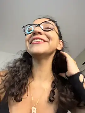 uniquerossie online show from February 18, 7:26 am