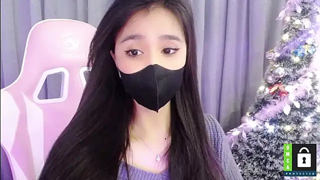 Snapshot of San___San chatting on December 15, 5:10 pm San San online show from December 15, 5:10 pm