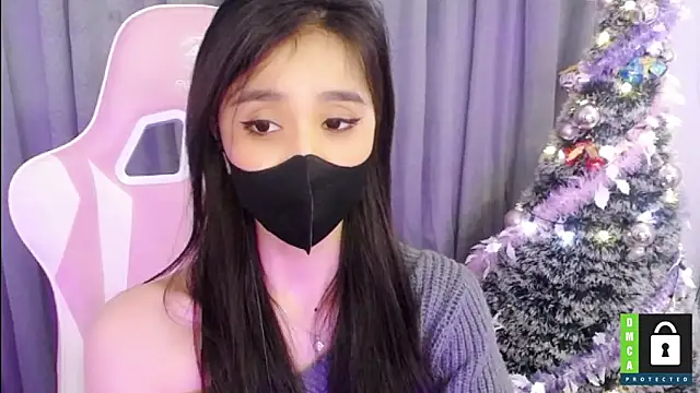Snapshot of San___San chatting on December 15, 8:15 pm San San online show from December 15, 8:15 pm