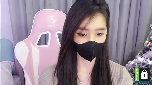 Snapshot of San___San chatting on December 16, 10:40 am San San online show from December 16, 10:40 am
