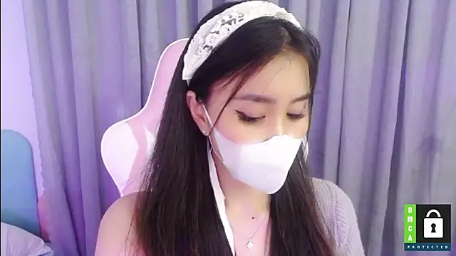 Snapshot of San___San chatting on January 3, 4:27 pm San San online show from January 3, 4:27 pm