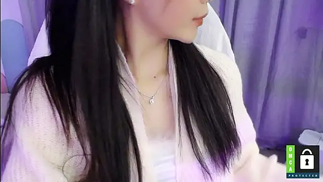 Snapshot of San___San chatting on January 13, 1:06 pm San San online show from January 13, 1:06 pm