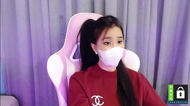 Snapshot of San___San chatting on February 5, 3:20 pm San San online show from February 5, 3:20 pm