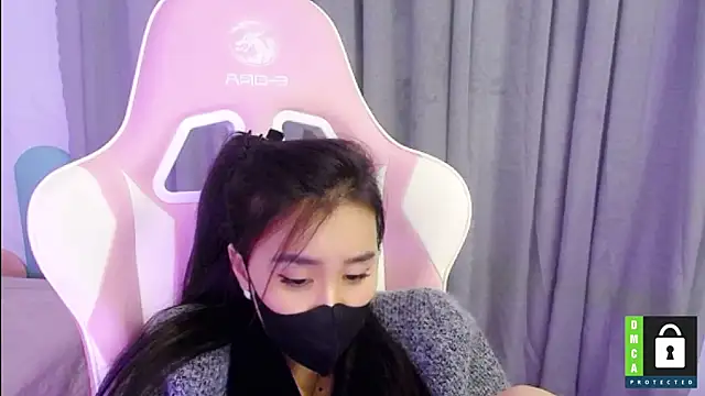 Snapshot of San___San chatting on February 8, 6:55 pm San San online show from February 8, 6:55 pm