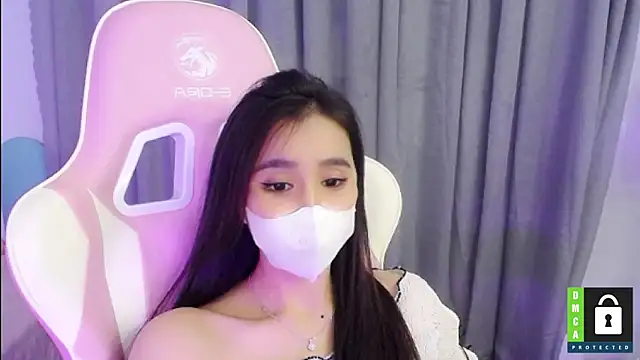 Snapshot of San___San chatting on February 10, 8:31 pm San San online show from February 10, 8:31 pm