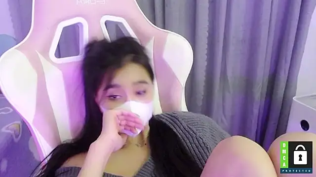 Snapshot of San___San chatting on February 28, 12:42 pm San San online show from February 28, 12:42 pm