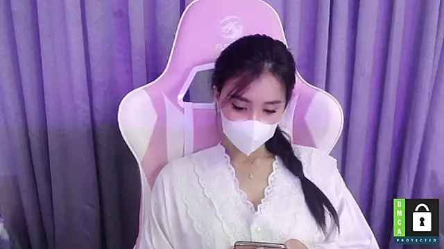 Snapshot of San___San chatting on March 4, 3:11 am San San online show from March 4, 3:11 am
