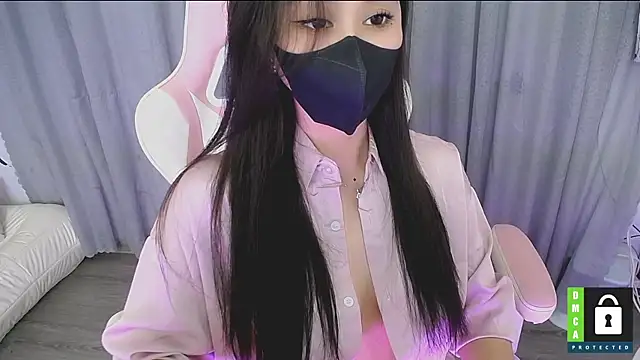 Snapshot of San___San chatting on November 11, 3:06 am San San online show from November 11, 3:06 am