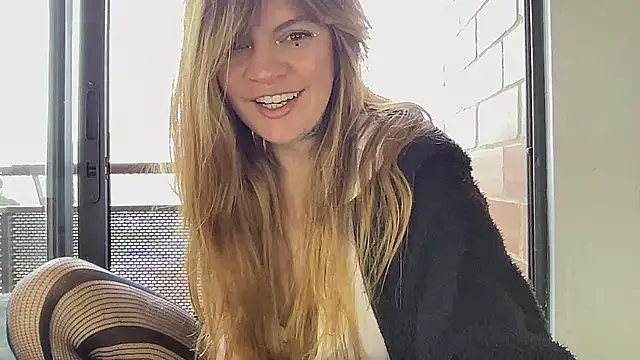 Snapshot of Val__ chatting on September 30, 1:27 pm Val online show from September 30, 1:27 pm