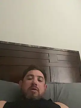 Snapshot of caliguy37 chatting on November 28, 4:20 pm caliguy37 online show from November 28, 4:20 pm