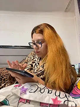 Snapshot of NadiraNoor chatting on December 13, 11:28 pm NadiraNoor online show from December 13, 11:28 pm