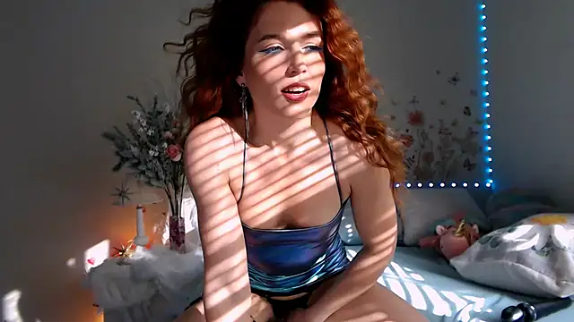 Snapshot of Poisson_Eva chatting on December 1, 10:48 pm Poisson Eva online show from December 1, 10:48 pm