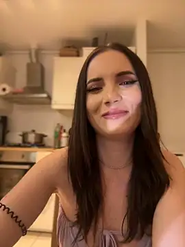 Snapshot of AvaGianna chatting on December 8, 7:22 pm AvaGianna online show from December 8, 7:22 pm