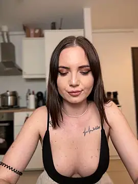 Snapshot of AvaGianna chatting on December 12, 11:03 pm AvaGianna online show from December 12, 11:03 pm