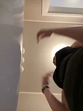 Snapshot of AvaGianna chatting on January 10, 9:10 pm AvaGianna online show from January 10, 9:10 pm