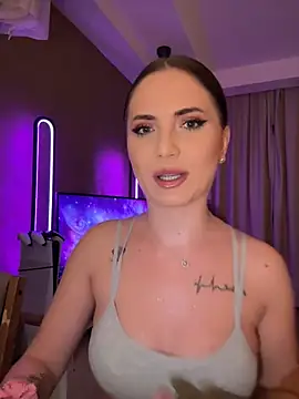 Snapshot of AvaGianna chatting on January 25, 6:13 pm AvaGianna online show from January 25, 6:13 pm