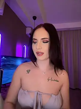 Snapshot of AvaGianna chatting on February 4, 5:45 pm AvaGianna online show from February 4, 5:45 pm