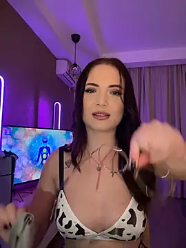 Snapshot of AvaGianna chatting on February 25, 5:04 pm AvaGianna online show from February 25, 5:04 pm