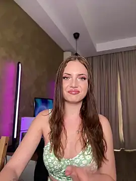 Snapshot of AvaGianna chatting on October 18, 9:21 am AvaGianna online show from October 18, 9:21 am