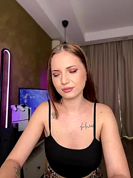 Snapshot of AvaGianna chatting on November 6, 10:16 am AvaGianna online show from November 6, 10:16 am