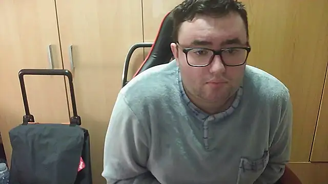 Snapshot of Javier_bear chatting on February 9, 11:04 am Javier bear online show from February 9, 11:04 am