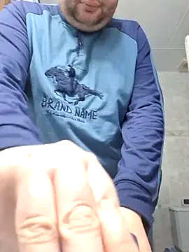 Snapshot of Javier_bear chatting on March 8, 10:11 am Javier bear online show from March 8, 10:11 am