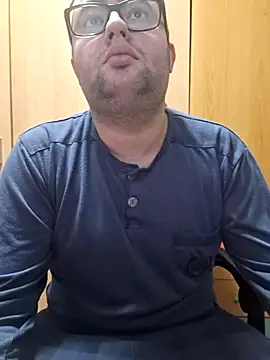 Snapshot of Javier_bear chatting on December 3, 3:54 pm Javier bear online show from December 3, 3:54 pm