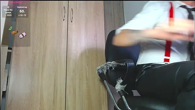 Snapshot of leonal_oconer chatting on December 18, 6:36 pm leonal oconer online show from December 18, 6:36 pm