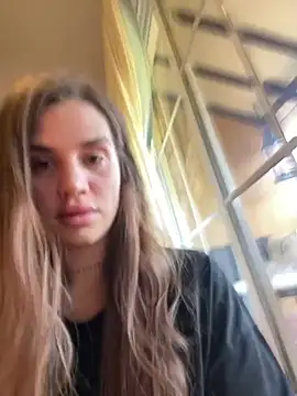 EmiliaCatalina online show from March 7, 9:27 pm